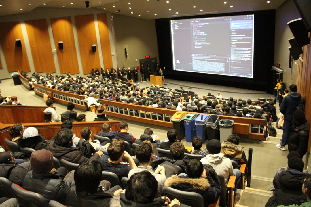 Conuhacks Crowd at event
