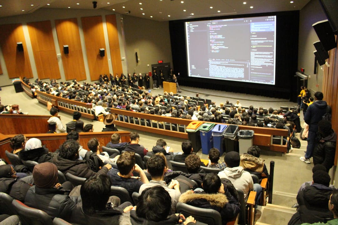 Conuhacks Crowd at event